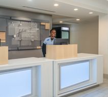 Holiday Inn Express & Suites Lobby