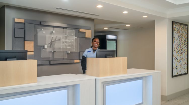 Holiday Inn Express & Suites Lobby