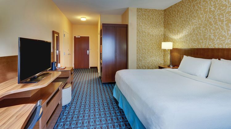 Fairfield Inn & Suites Dunn I-95 Room