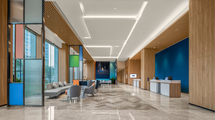 Holiday Inn Express Silver Beach Lobby