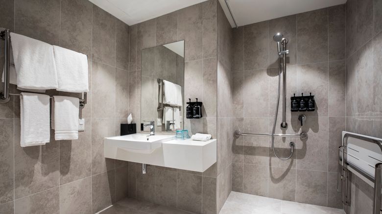 <b>Holiday Inn Express/Stes Sunshine Coast Room</b>. Images powered by <a href="https://www.leonardoworldwide.com/" title="Leonardo Worldwide" target="_blank">Leonardo</a>.