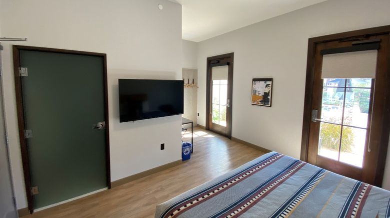 <b>Moxy Santa Barbara Room</b>. Images powered by <a href="https://www.leonardoworldwide.com/" title="Leonardo Worldwide" target="_blank">Leonardo</a>.