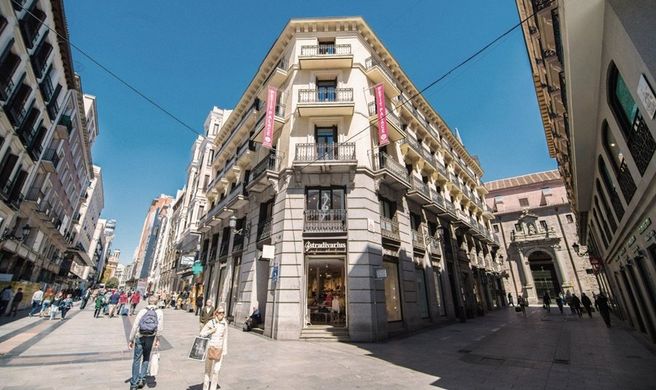 Petit Palace Preciados Hotel Exterior