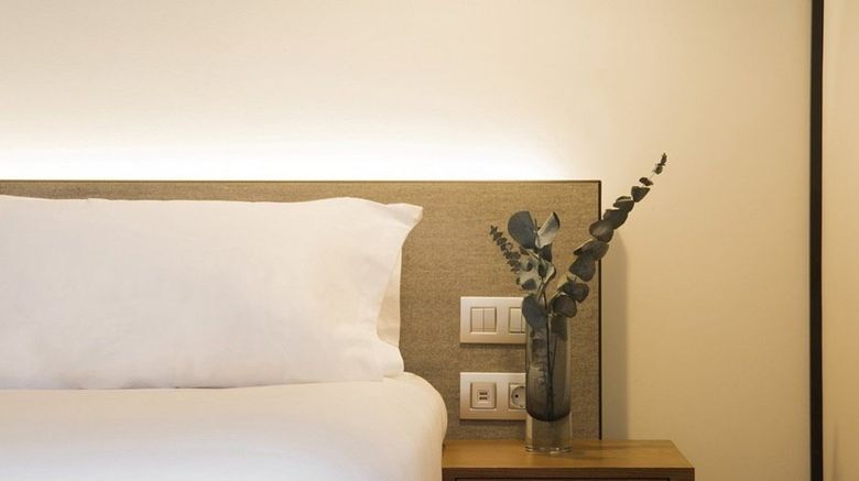 <b>ICON Embassy Room</b>. Images powered by <a href="https://www.leonardoworldwide.com/" title="Leonardo Worldwide" target="_blank">Leonardo</a>.