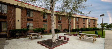 Red Roof Inn & Suites Jacksonville, NC Exterior