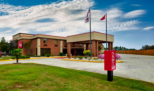 Red Roof Inn & Suites Jacksonville, NC Exterior