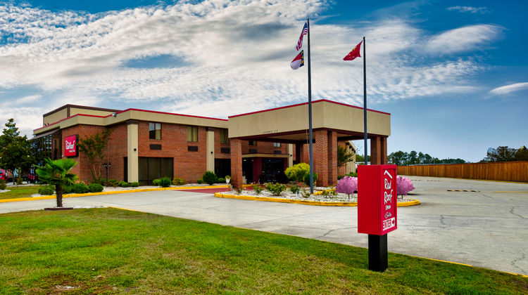 Red Roof Inn & Suites Jacksonville, NC Exterior