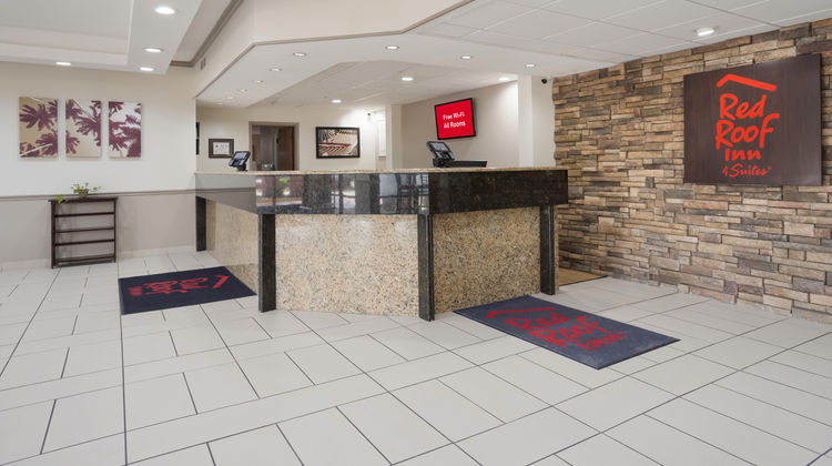 Red Roof Inn & Suites Jacksonville, NC Lobby