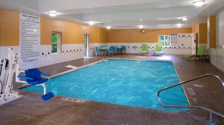 Holiday Inn Express & Suites Hinesville Pool