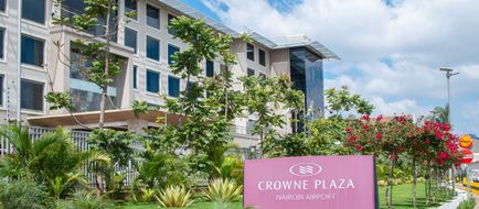 Crowne Plaza Airport Exterior