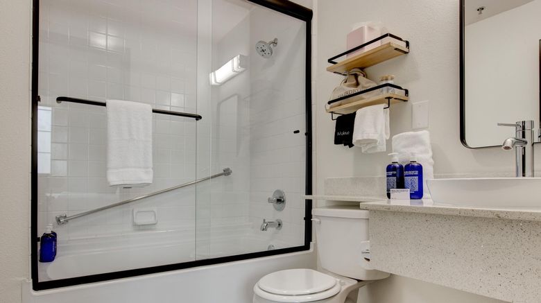 <b>Elwood Hotel & Suites Room</b>. Images powered by <a href="https://www.leonardoworldwide.com/" title="Leonardo Worldwide" target="_blank">Leonardo</a>.