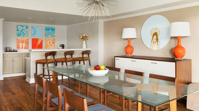 <b>Town and Country San Diego Suite</b>. Images powered by <a href="https://www.leonardoworldwide.com/" title="Leonardo Worldwide" target="_blank">Leonardo</a>.