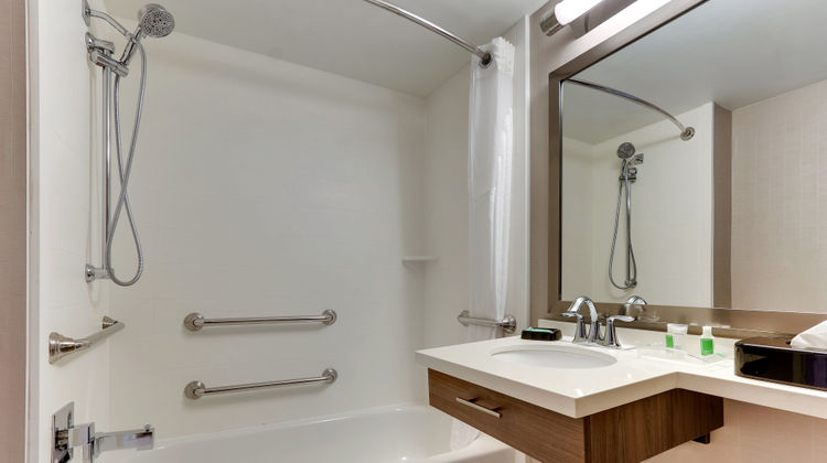Holiday Inn Franklin-Cool Springs Room