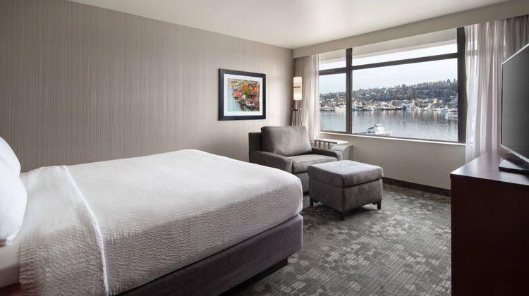 Courtyard Seattle Downtown-Lake Union Suite