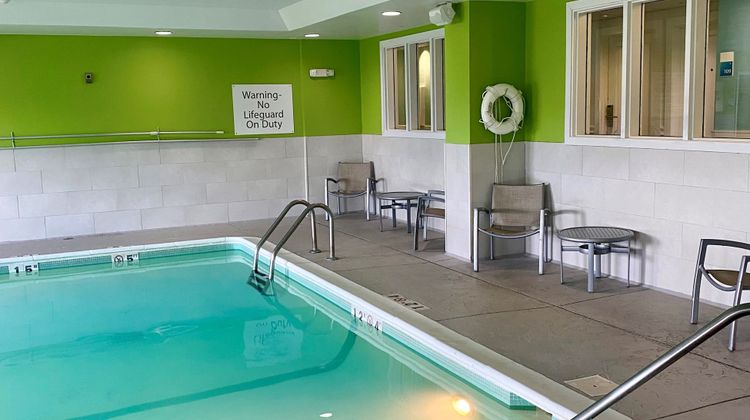 Holiday Inn Express Fishers Pool