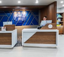 Holiday Inn Express & Suites Houston SW Lobby