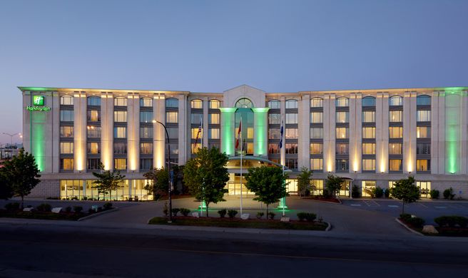 Holiday Inn & Suites Montreal Airport Exterior