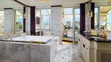 <b>Le Meridien Stuttgart Room</b>. Images powered by <a href="https://www.leonardoworldwide.com/" title="Leonardo Worldwide" target="_blank">Leonardo</a>.