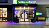 Holiday Inn Express Airport Exterior