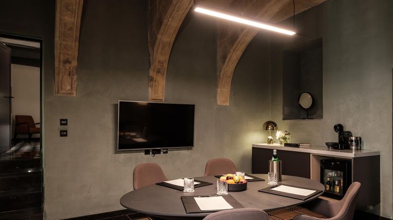<b>Rosselli - AX Privilege Suite</b>. Images powered by <a href="https://www.leonardoworldwide.com/" title="Leonardo Worldwide" target="_blank">Leonardo</a>.