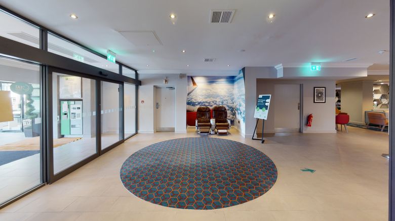 <b>Holiday Inn Glasgow Airport Lobby</b>. Images powered by <a href="https://www.leonardoworldwide.com/" title="Leonardo Worldwide" target="_blank">Leonardo</a>.