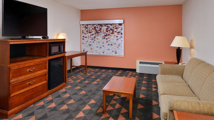 Holiday Inn Convention Center Room