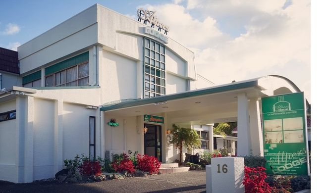 Alpers Lodge Exterior