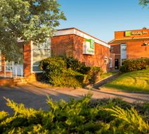 Holiday Inn Basingstoke Exterior