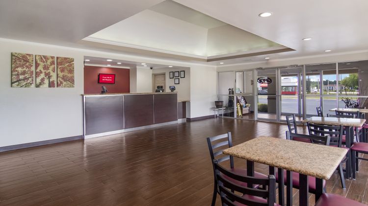 Red Roof Inn & Suites Brunswick I-95 Lobby