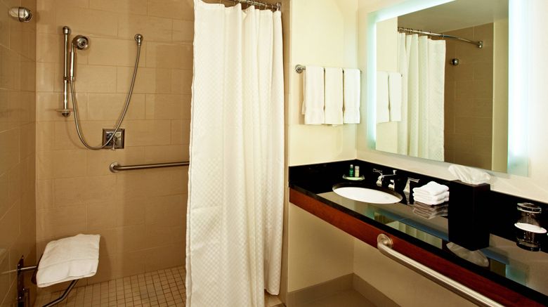 <b>Westin Boston Seaport District Room</b>. Images powered by <a href="https://www.leonardoworldwide.com/" title="Leonardo Worldwide" target="_blank">Leonardo</a>.