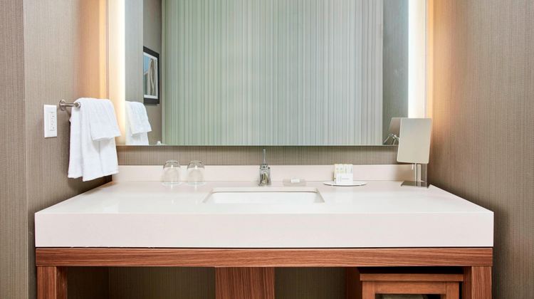 Courtyard by Marriott Erie Bayfront Room