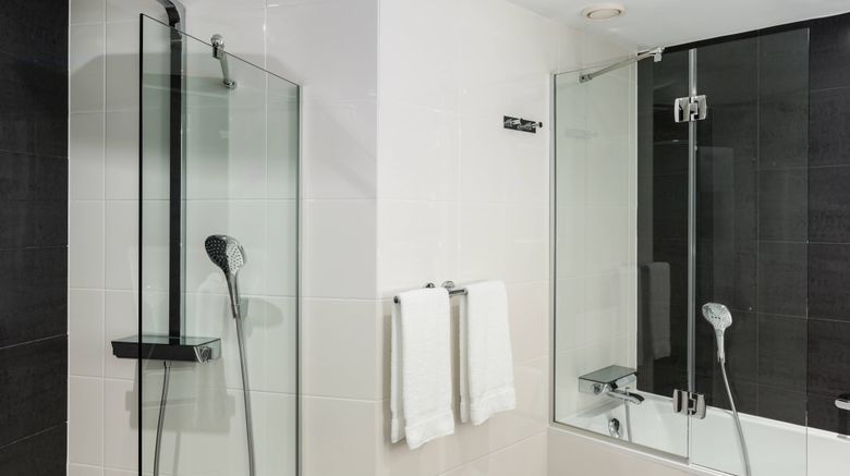 <b>AC Hotel by Marriott Paris Porte Maillot Room</b>. Images powered by <a href="https://www.leonardoworldwide.com/" title="Leonardo Worldwide" target="_blank">Leonardo</a>.
