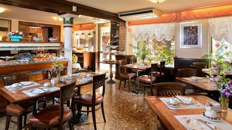 Ambassador Tre Rose Hotel Restaurant