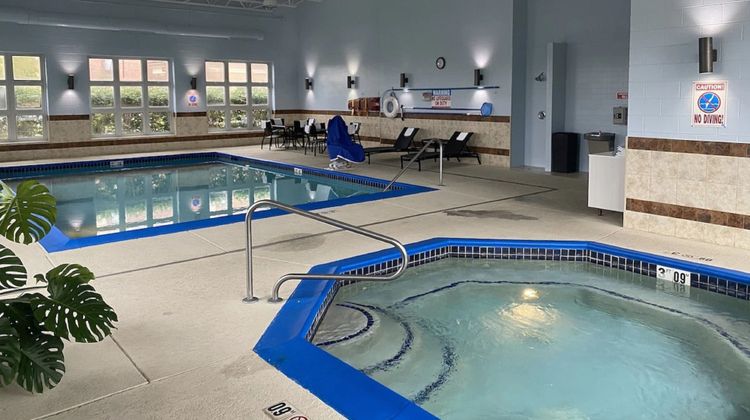 Holiday Inn Express Wixom Pool
