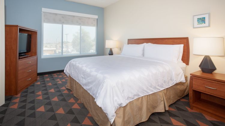 Holiday Inn Hotel & Suites Suite