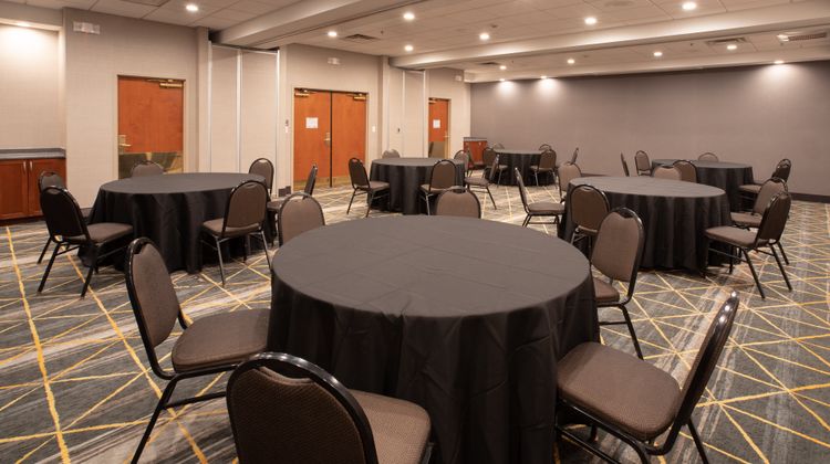 Holiday Inn Hotel & Suites Meeting