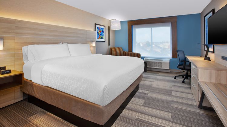 Holiday Inn Express & Suites Wooster Room