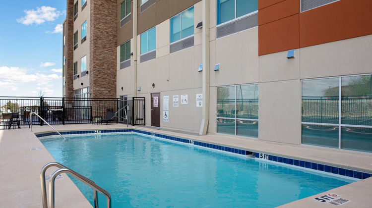 Holiday Inn Express & Suites El Paso N Pool
