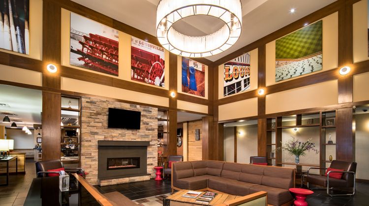 Four Points by Sheraton Louisville Arpt Lobby