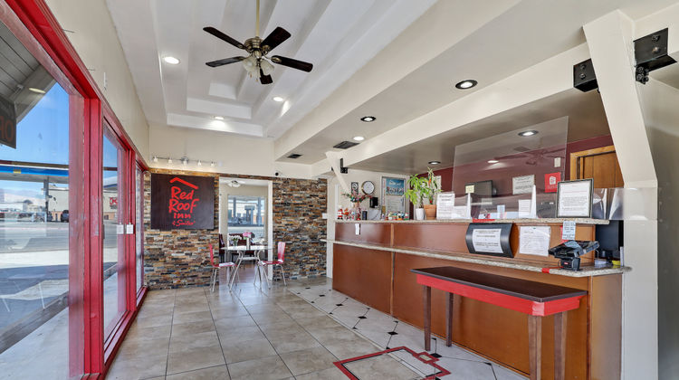 Red Roof Inn Needles Lobby