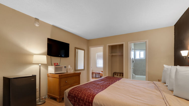 Red Roof Inn Needles Suite