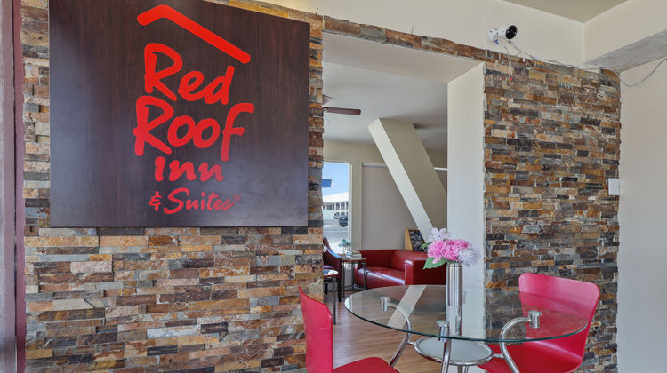 Red Roof Inn Needles Lobby