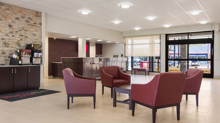 Red Roof PLUS+ & Suites Erie Lobby