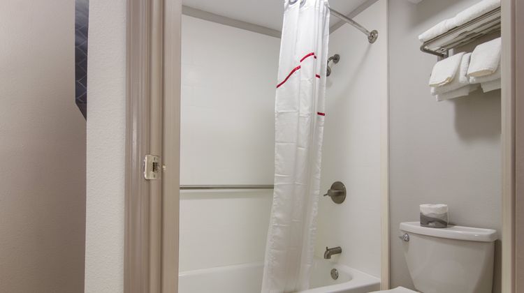Red Roof PLUS+ & Suites Erie Room