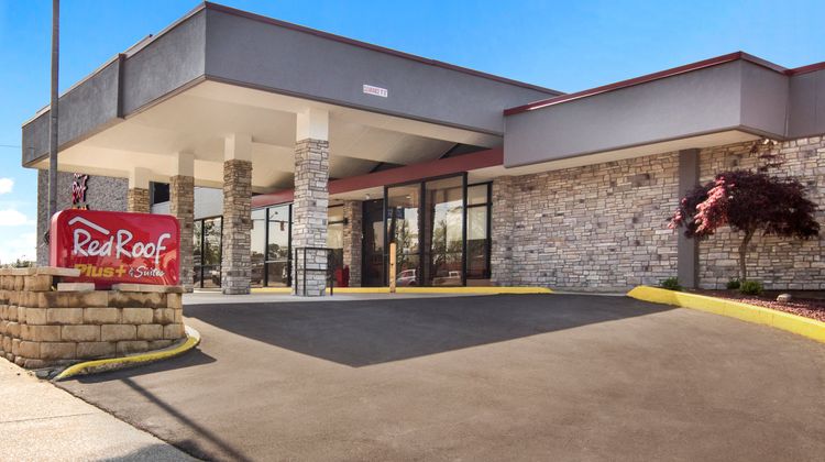 Red Roof PLUS+ & Suites Erie Exterior