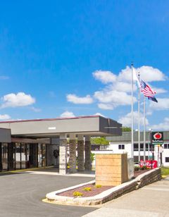 Red Roof PLUS+ & Suites Erie
