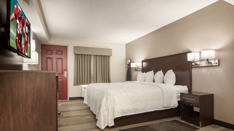 Red Roof PLUS+ & Suites Erie Room