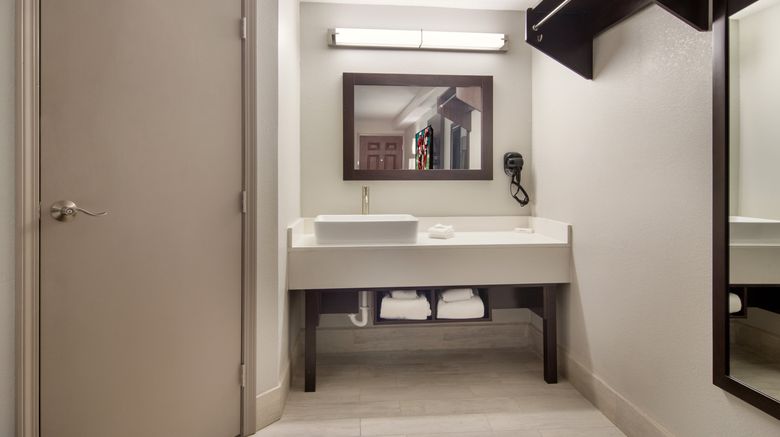 <b>Red Roof PLUS+ & Suites Erie Room</b>. Images powered by <a href="https://www.leonardoworldwide.com/" title="Leonardo Worldwide" target="_blank">Leonardo</a>.