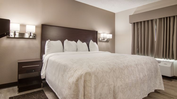 Red Roof PLUS+ & Suites Erie Room