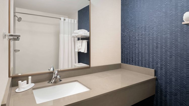 Fairfield Inn and Suites Austin South Room